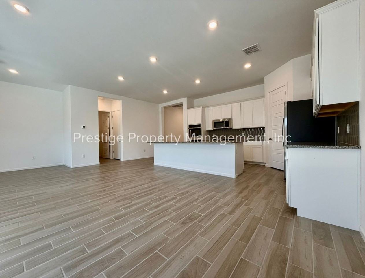 10848 W Yates Ln - Photo 4 of 33