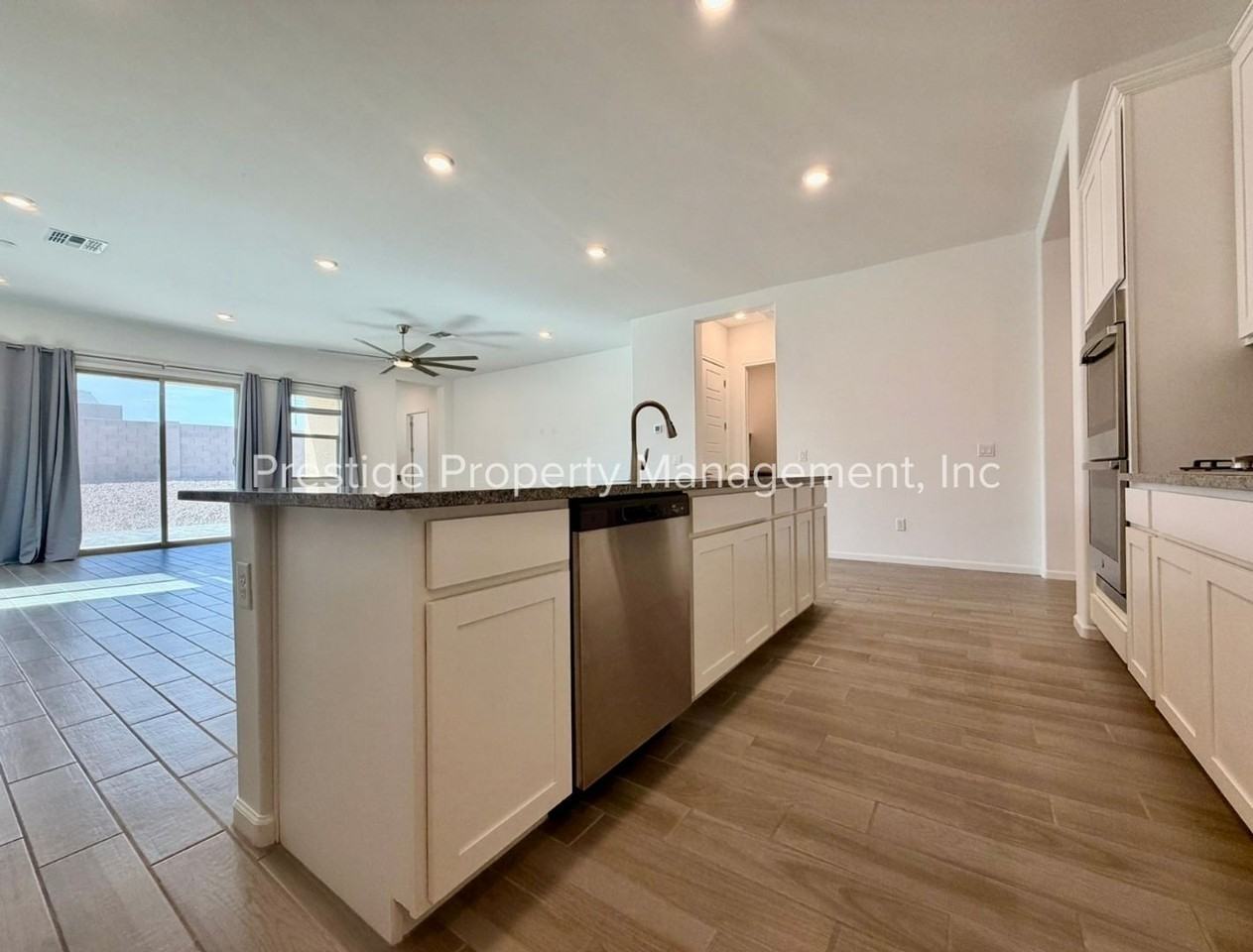 10848 W Yates Ln - Photo 7 of 33