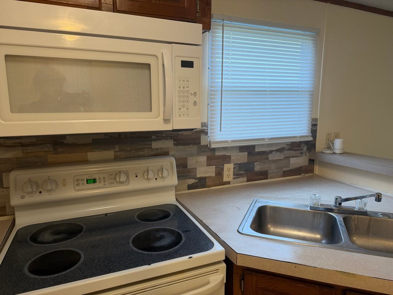 1000 James Way - Photo 5 of 9