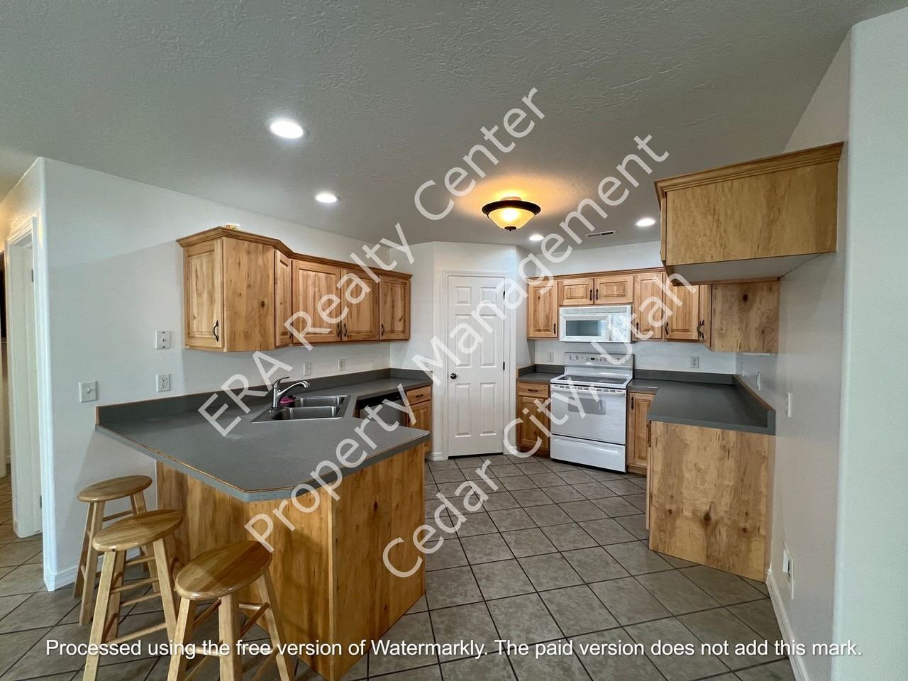 159 E 820 S - Photo 3 of 16