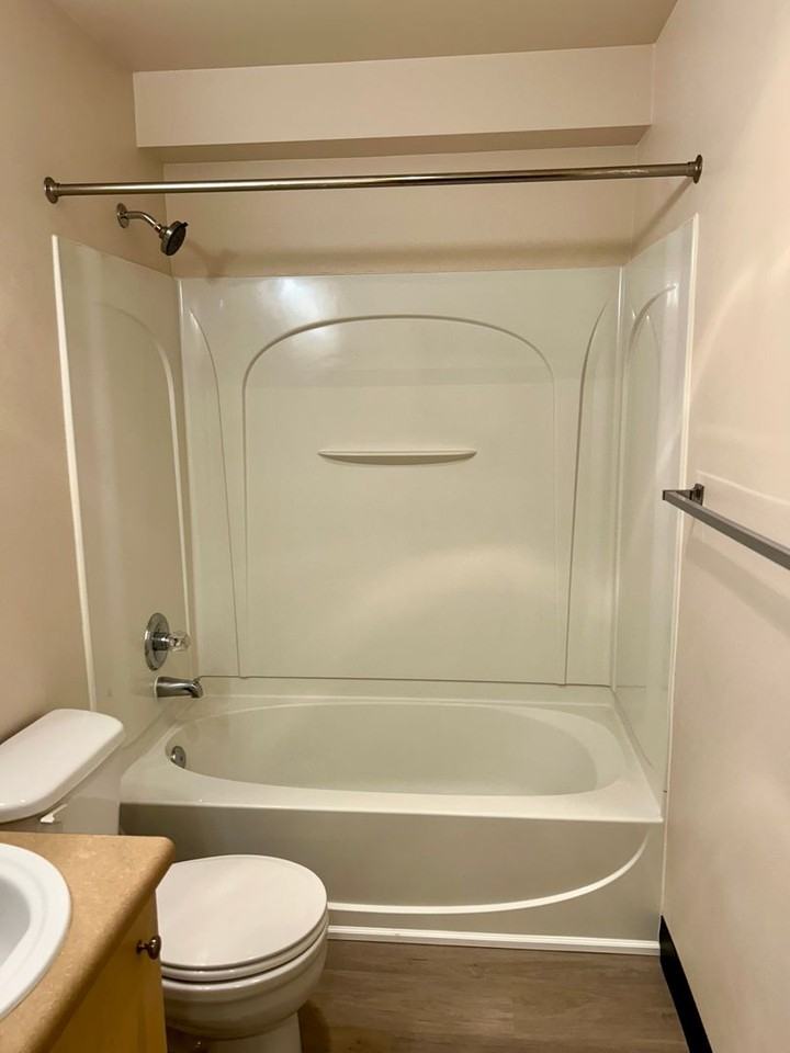 1700 Madison Apartments - Photo 4 of 15