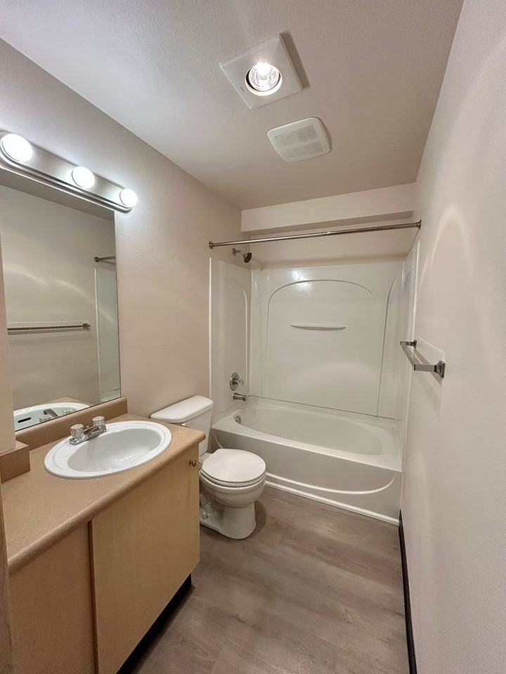 1700 Madison Apartments - Photo 5 of 15