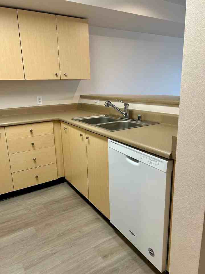 1700 Madison Apartments - Photo 7 of 15