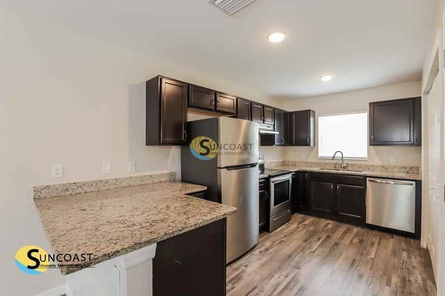 9021 N Travis Dr - Photo 2 of 13