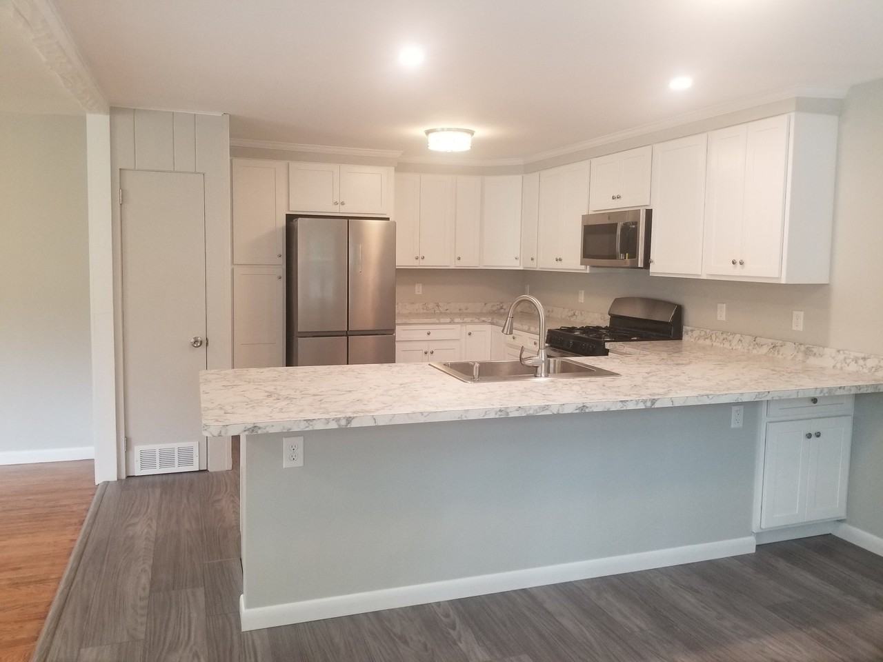 107 Harbor Pkwy - Photo 3 of 27