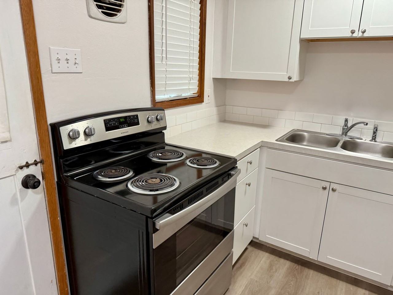 5034 Se 37th Ave - Photo 4 of 13