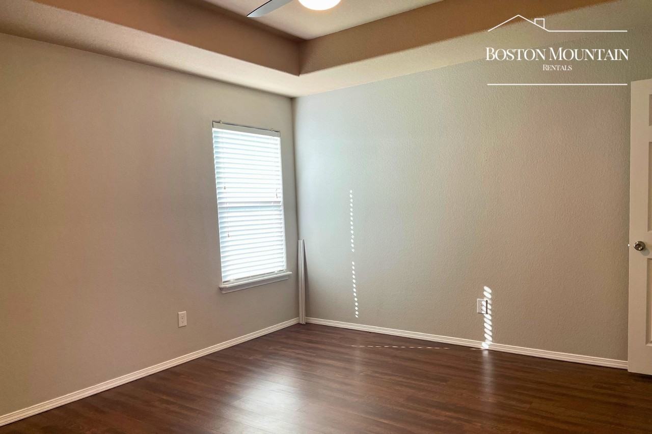1121 S Apollo Dr - Photo 5 of 15