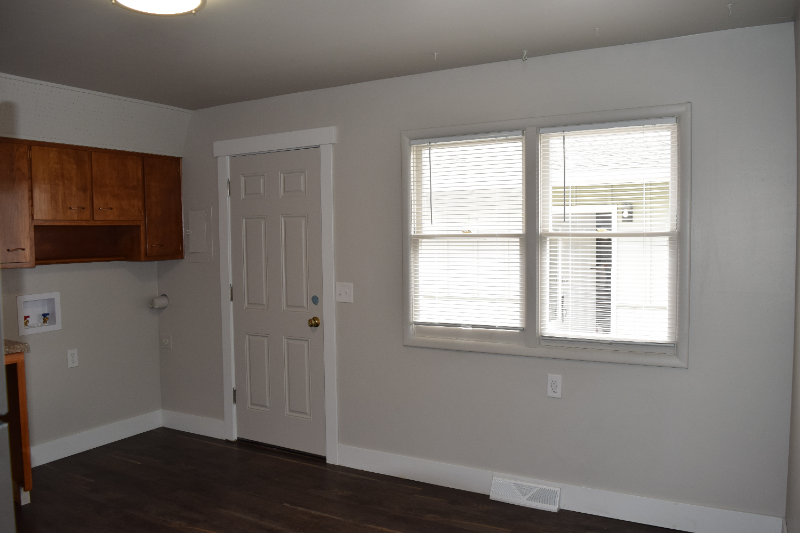 1617 9th St W - Photo 3 of 10