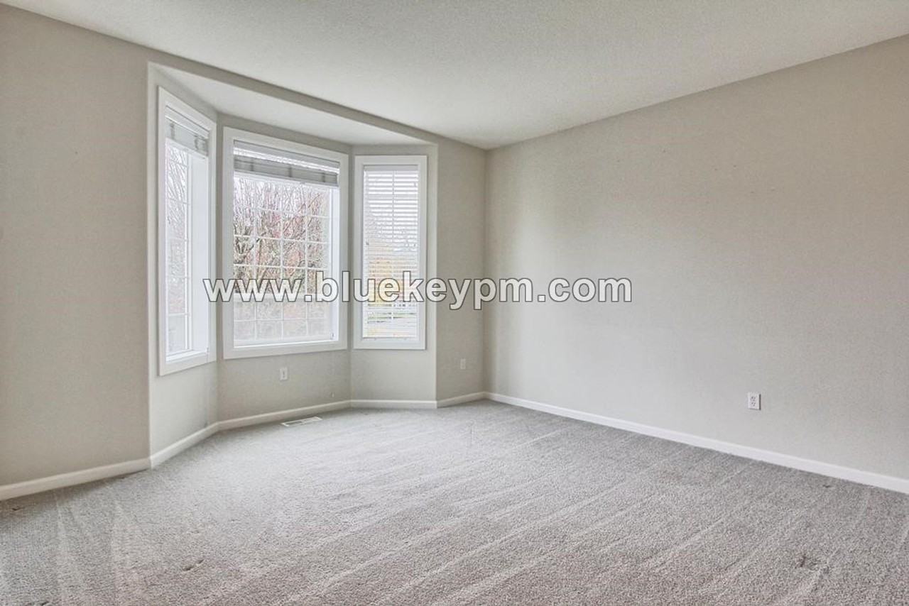907 N 9th Way - Photo 2 of 18