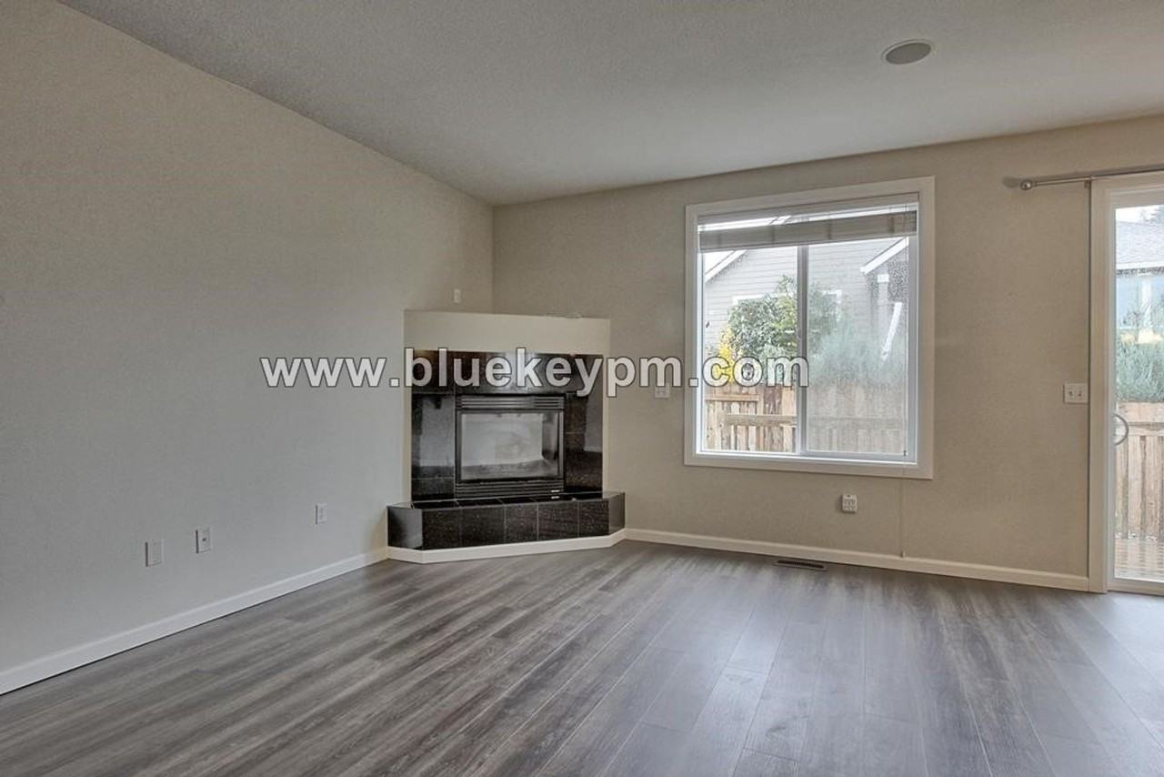 907 N 9th Way - Photo 4 of 18