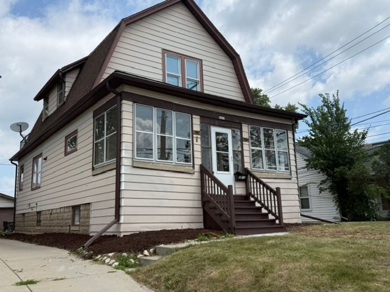 8820 W Rogers St - Photo 3 of 12