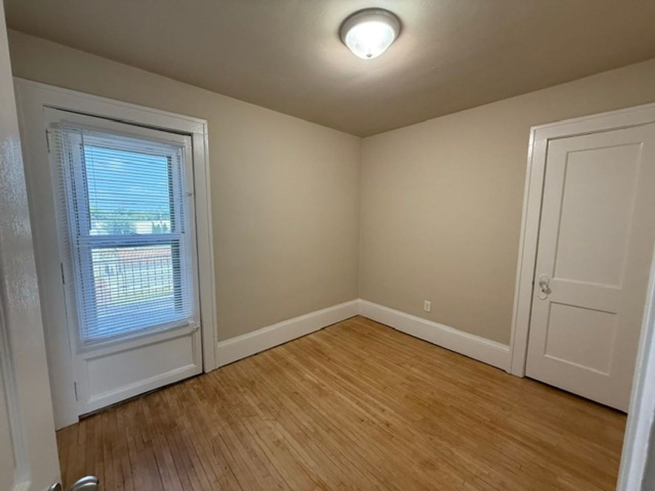 8820 W Rogers St - Photo 6 of 12