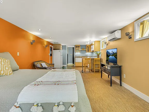 2735 Se Gladstone St - Photo 5 of 12