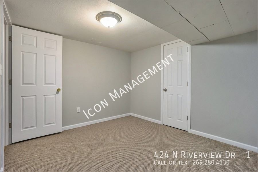 424 N Riverview Dr #1 - Photo 3 of 12