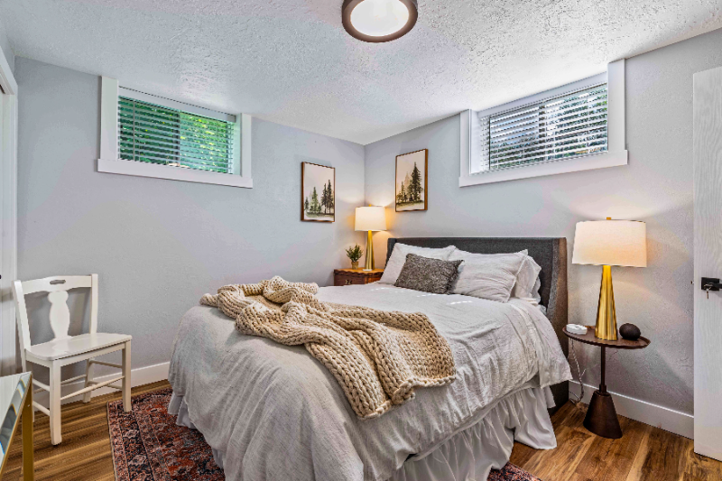 444 N Oakley St - Photo 2 of 50