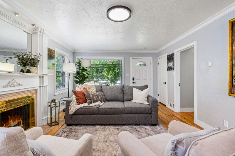 444 N Oakley St - Photo 3 of 50