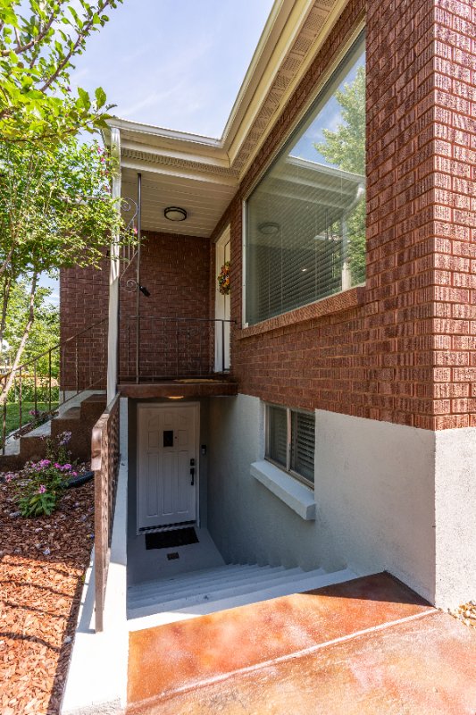 444 N Oakley St - Photo 6 of 50