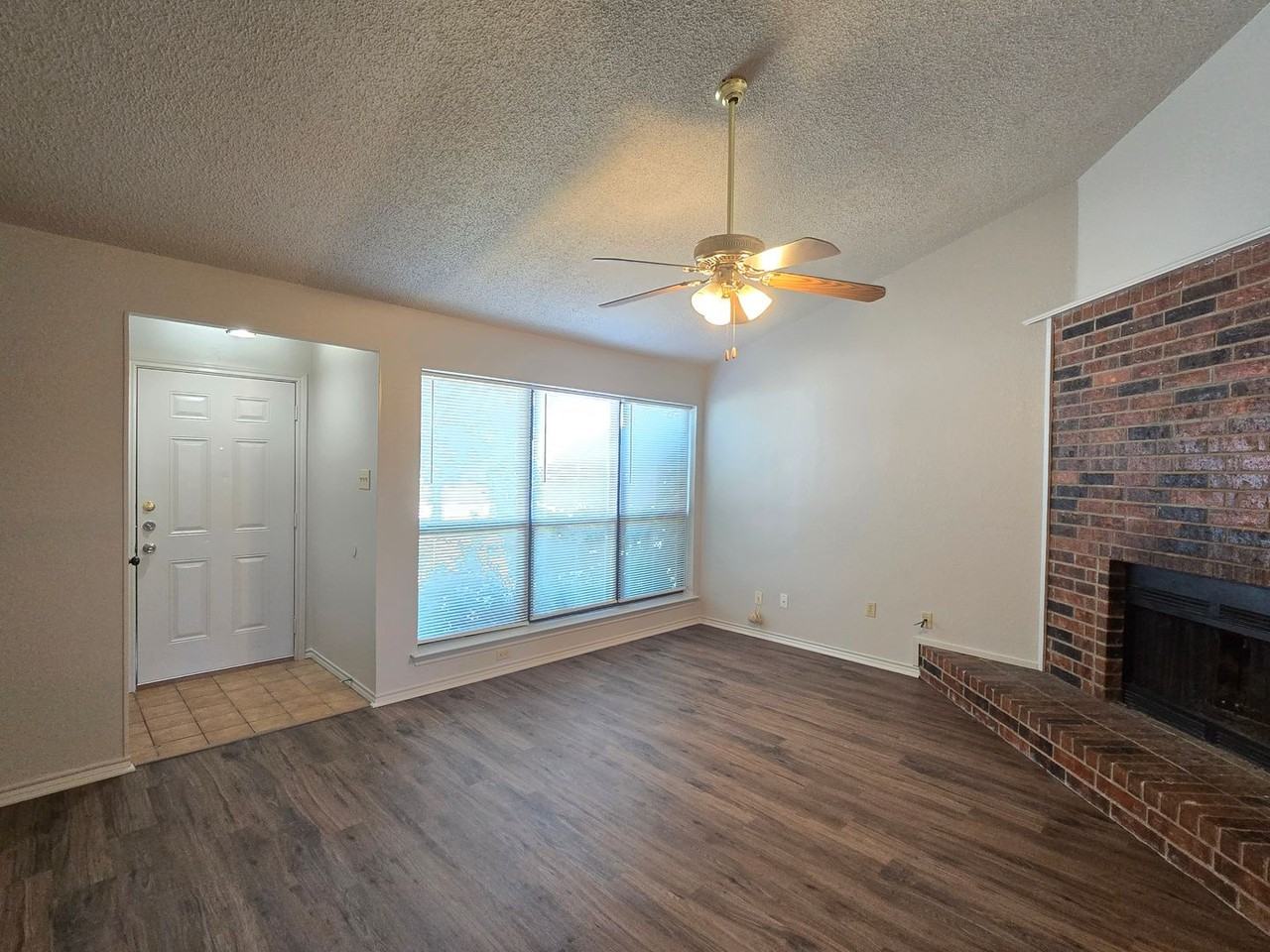 906 Meadow Cir N - Photo 2 of 19