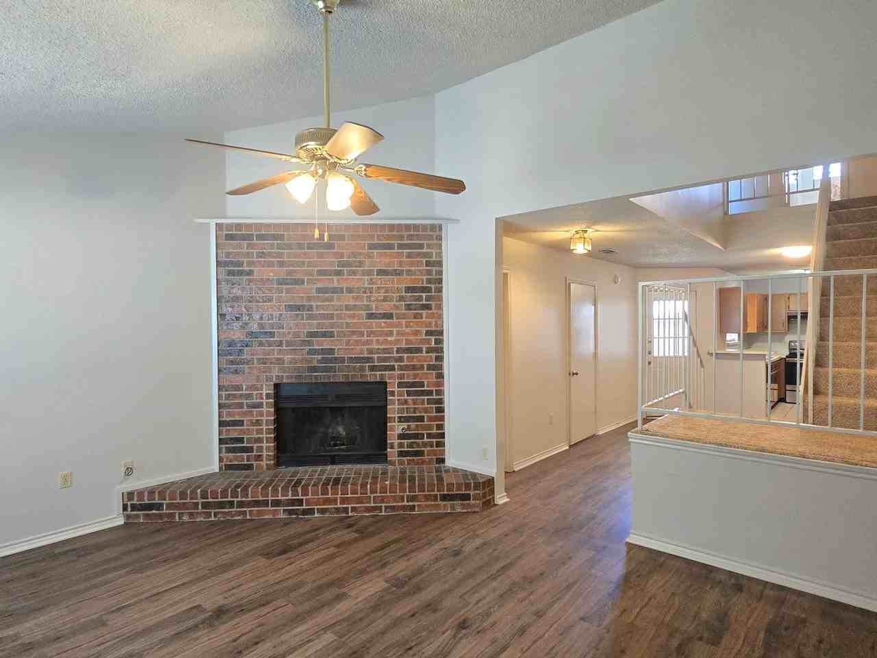 906 Meadow Cir N - Photo 3 of 19