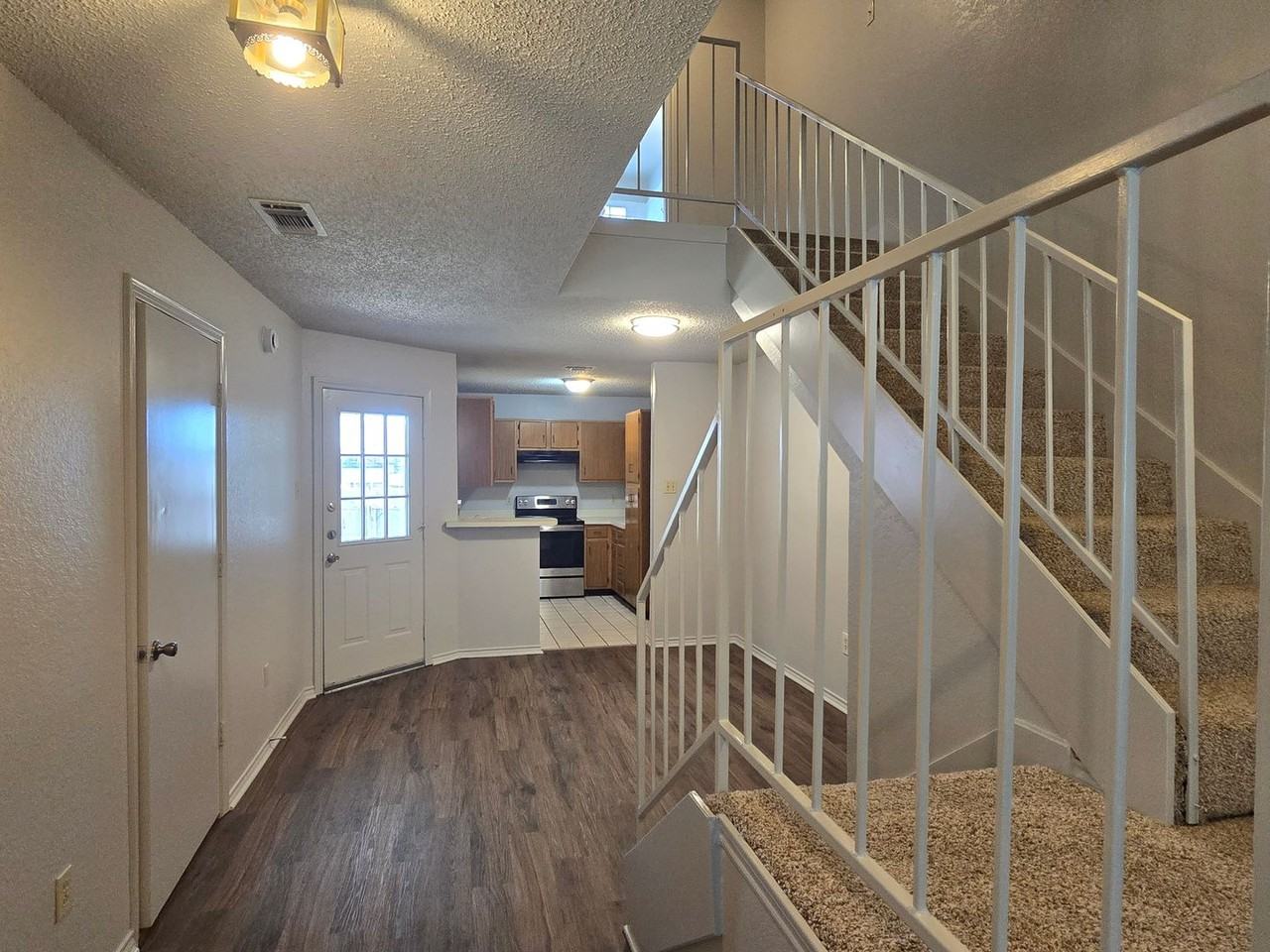 906 Meadow Cir N - Photo 4 of 19