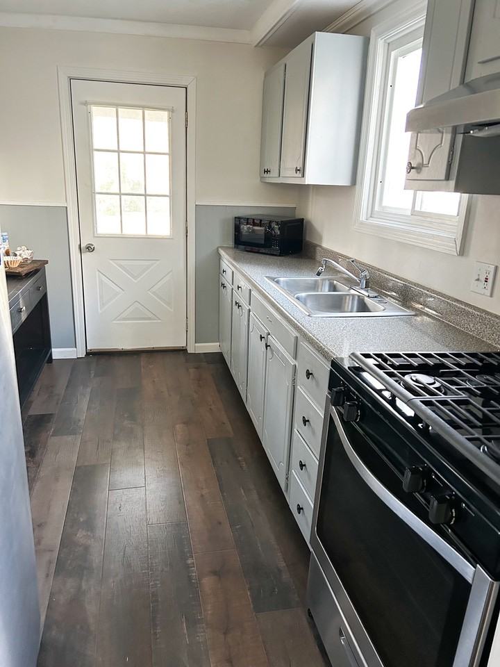 211 E 3rd St #101 - Photo 2 of 7
