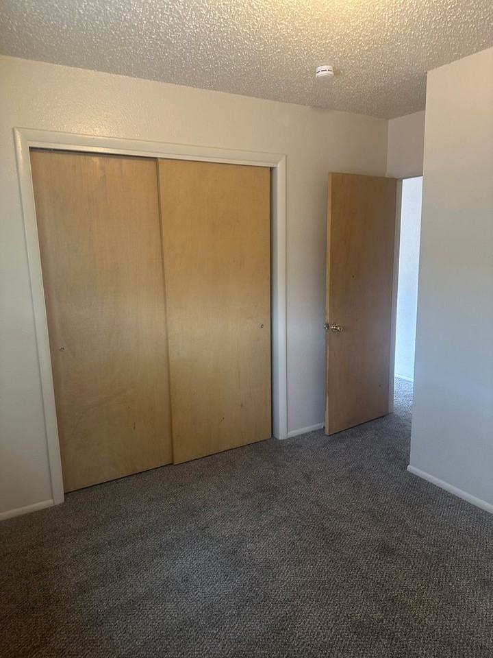 515 Jensen St - Photo 5 of 10