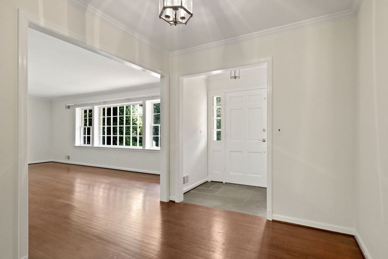 11009 Cripplegate Rd - Photo 2 of 34