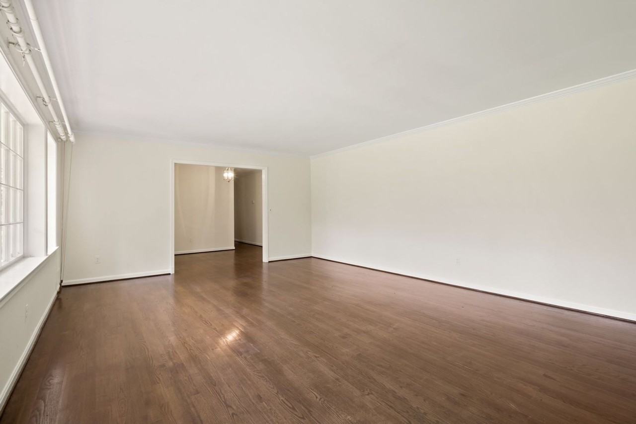 11009 Cripplegate Rd - Photo 5 of 34