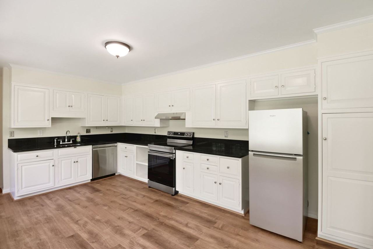 11009 Cripplegate Rd - Photo 6 of 34