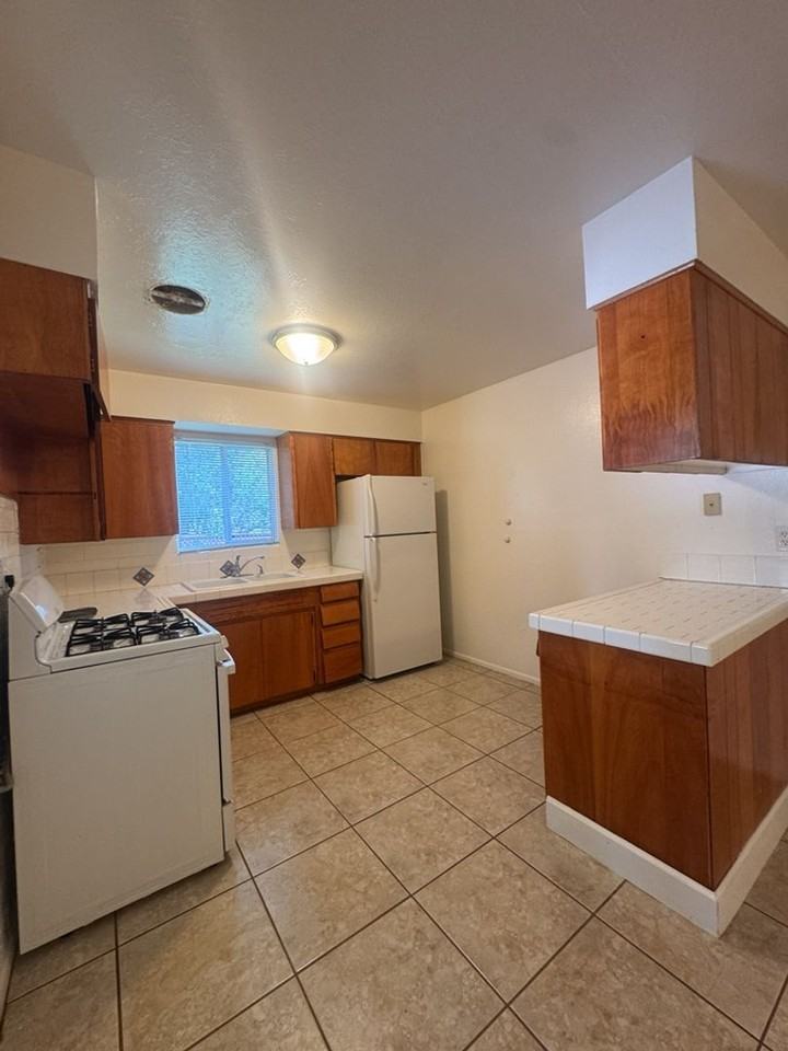 801 Norman Ave - Photo 7 of 15