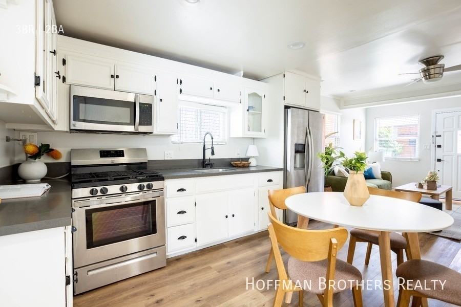 2210 Clinton St - Photo 2 of 18