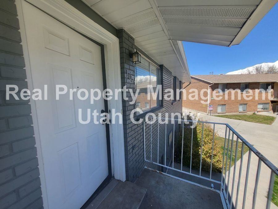 1054 S Ellen Cir - Photo 3 of 20