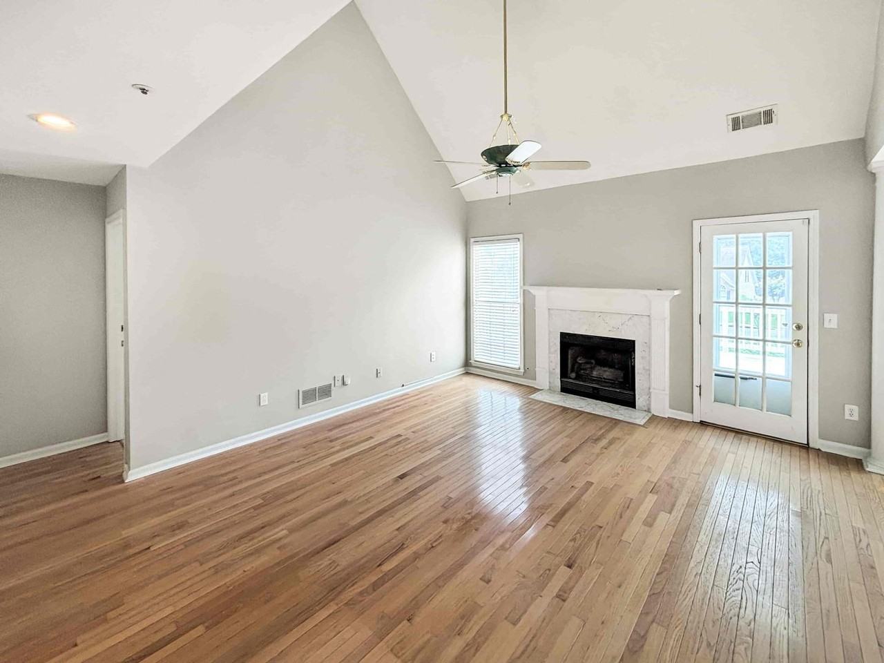 2092 Drogheda Ln - Photo 4 of 32