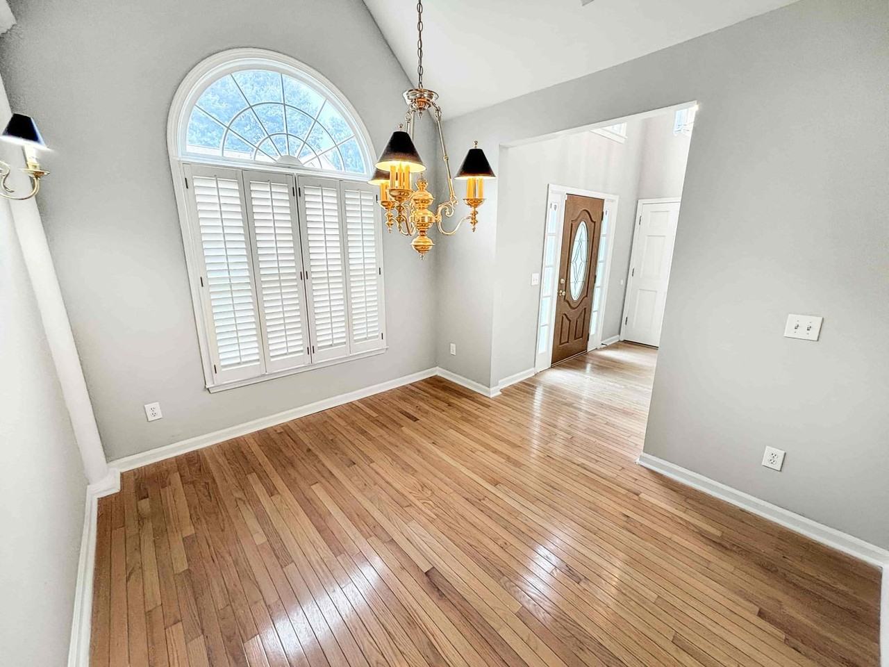2092 Drogheda Ln - Photo 7 of 32