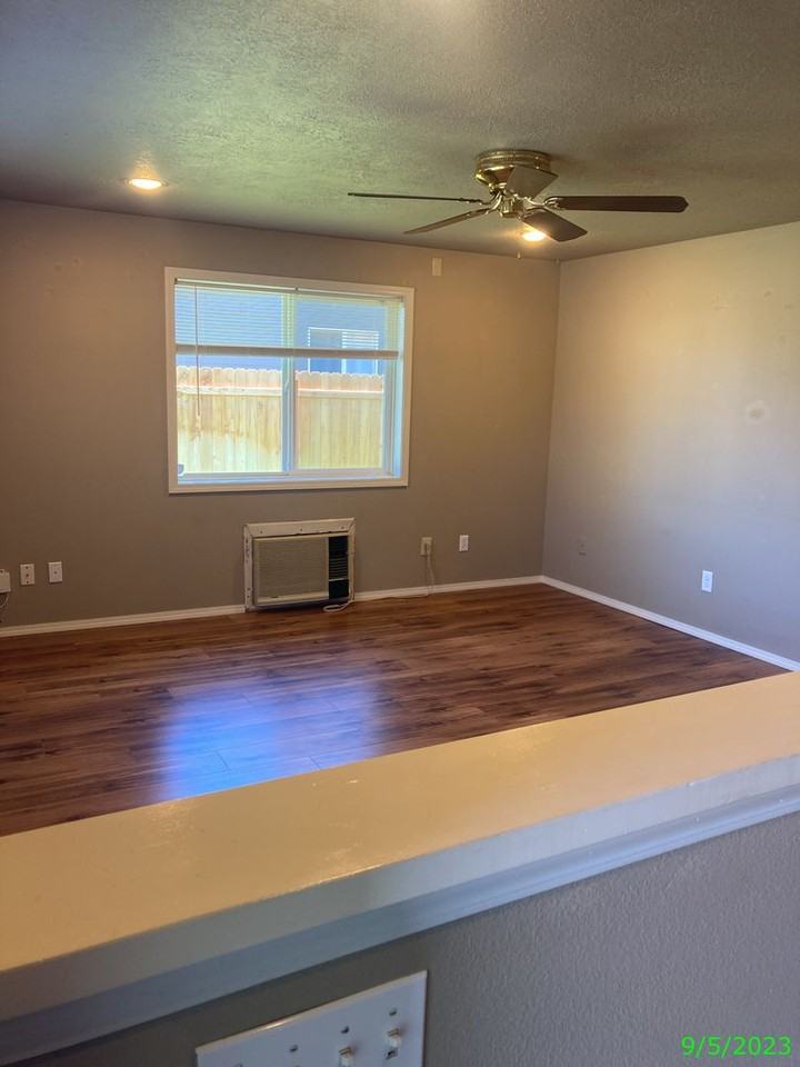 1590 Sw Harbor Dr - Photo 2 of 11