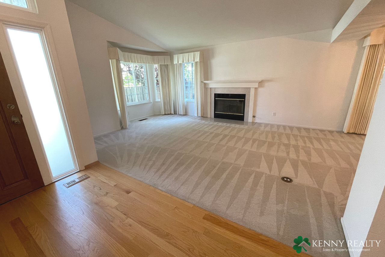 144 Glasgow Ln - Photo 4 of 30