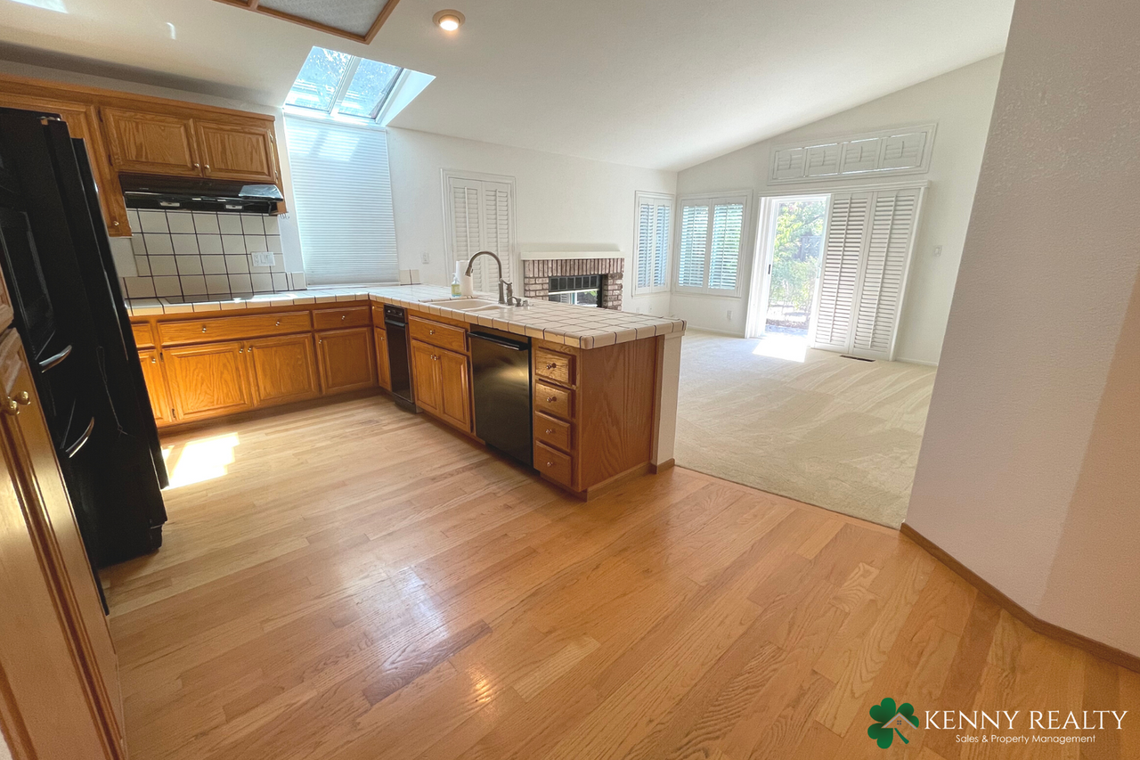 144 Glasgow Ln - Photo 6 of 30