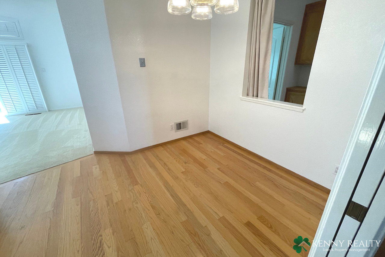 144 Glasgow Ln - Photo 7 of 30
