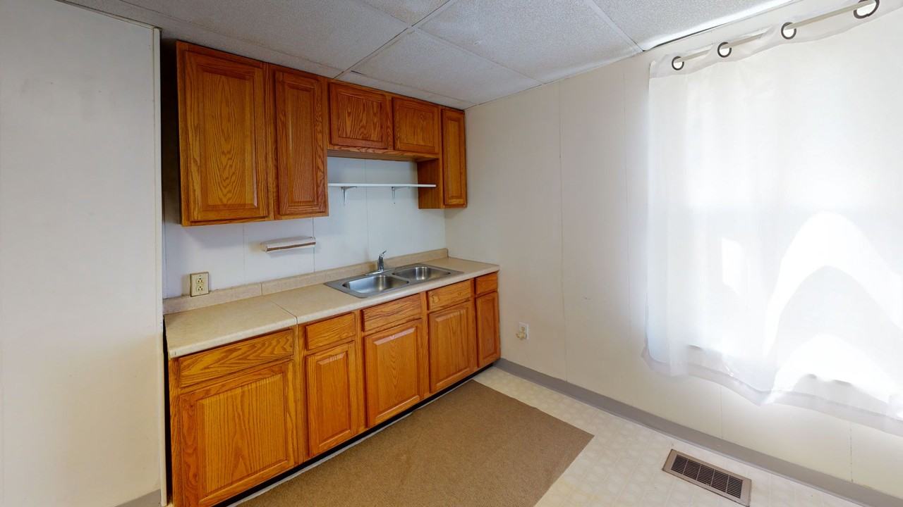 212 E Walnut St - Photo 2 of 26