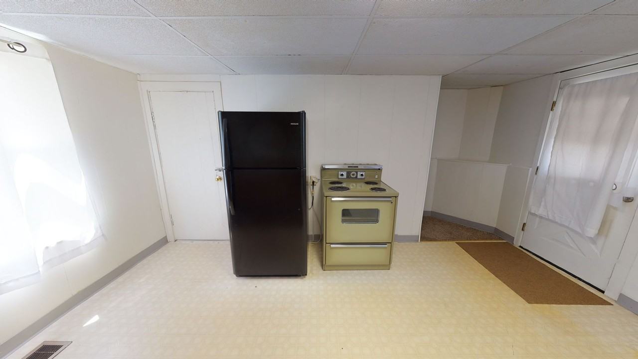212 E Walnut St - Photo 6 of 26