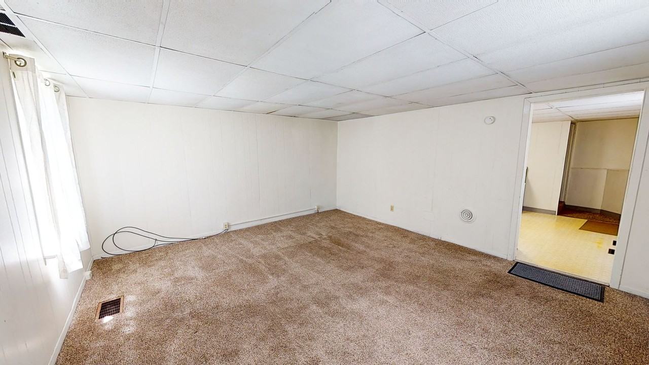 212 E Walnut St - Photo 7 of 26