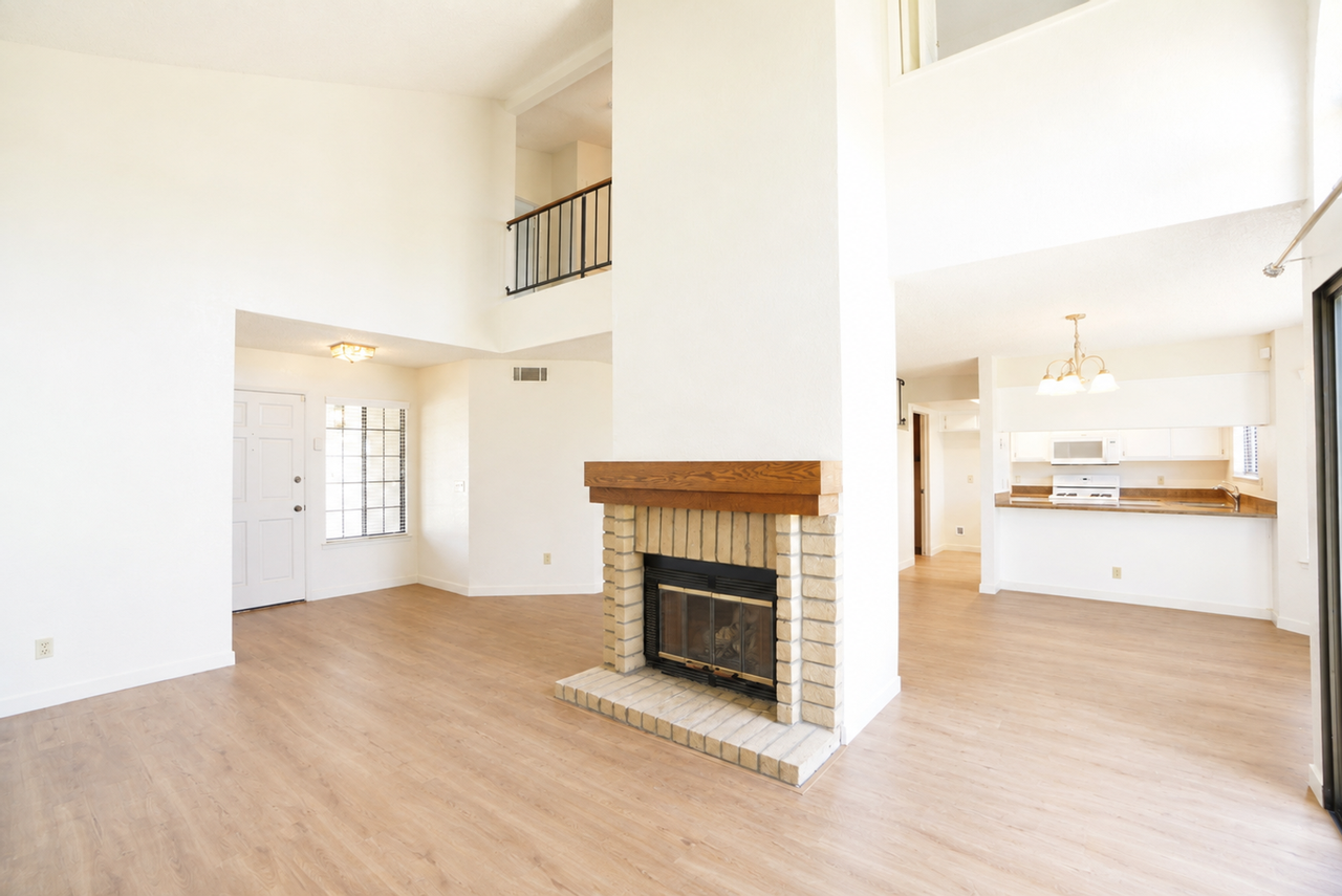1221 Primrose Ct - Photo 2 of 11