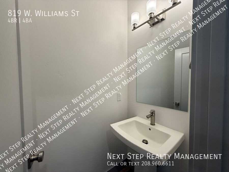 819 W Williams St - Photo 5 of 22