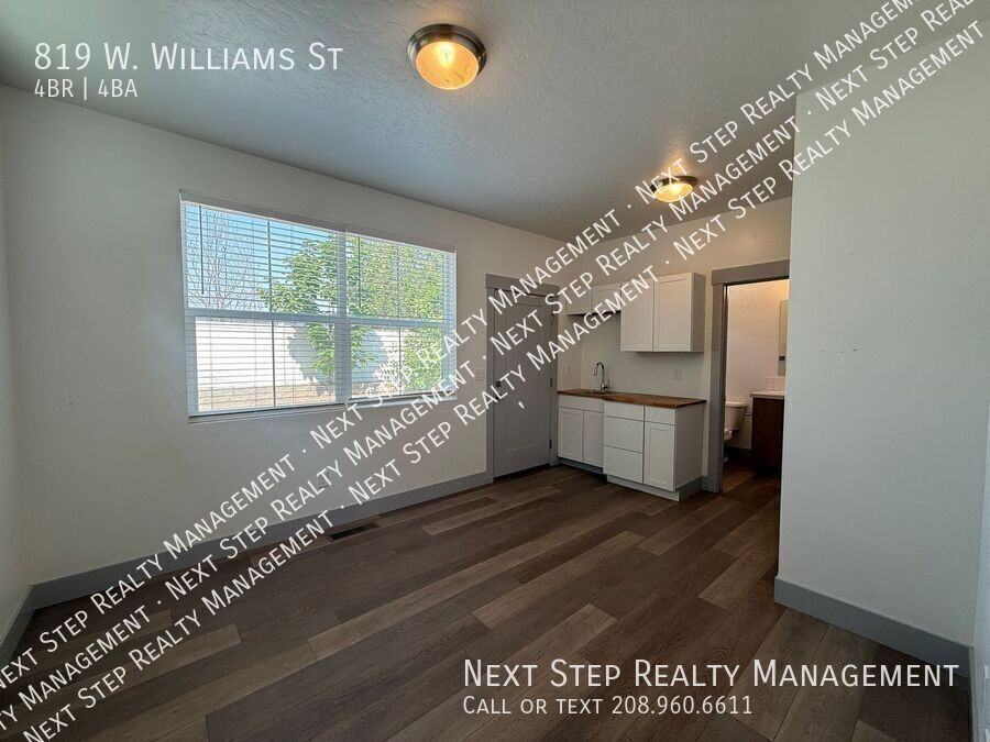 819 W Williams St - Photo 6 of 22