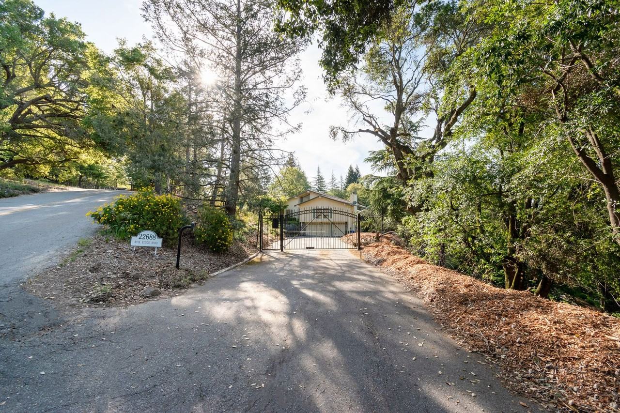 22688 Riva Ridge Rd - Photo 2 of 42