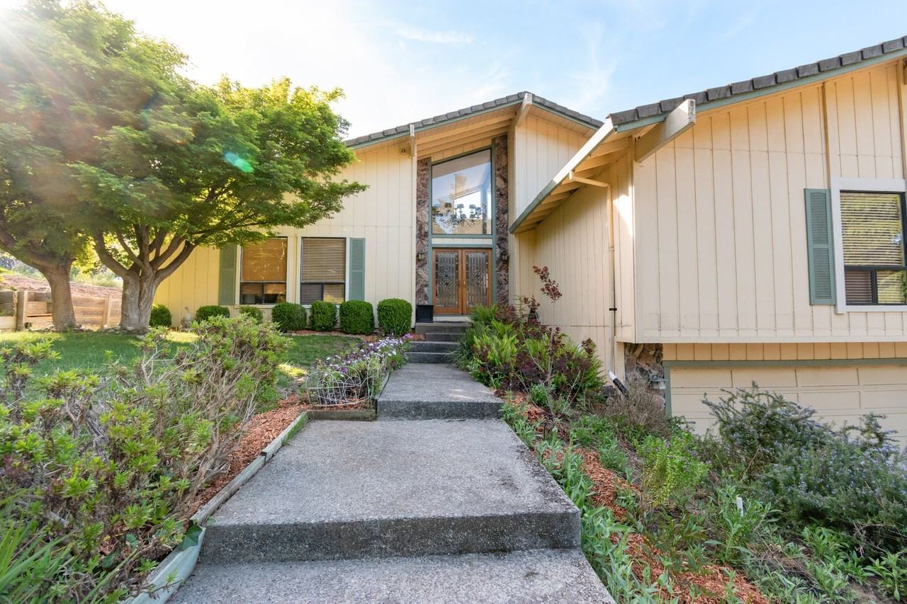 22688 Riva Ridge Rd - Photo 4 of 42