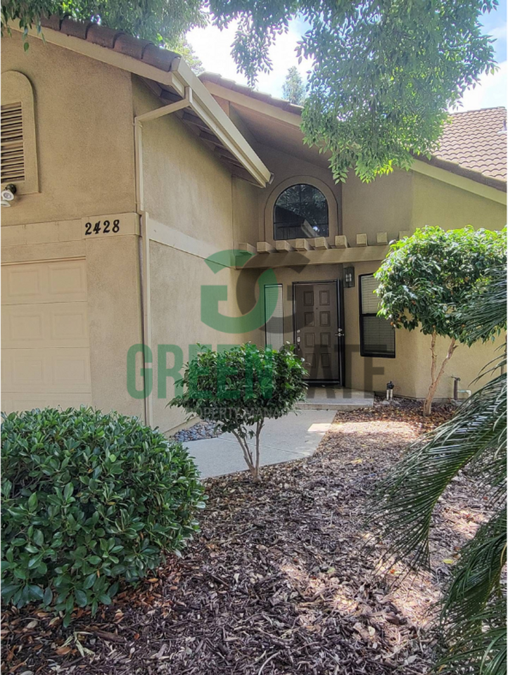 2428 Woodvale Dr - Photo 4 of 50