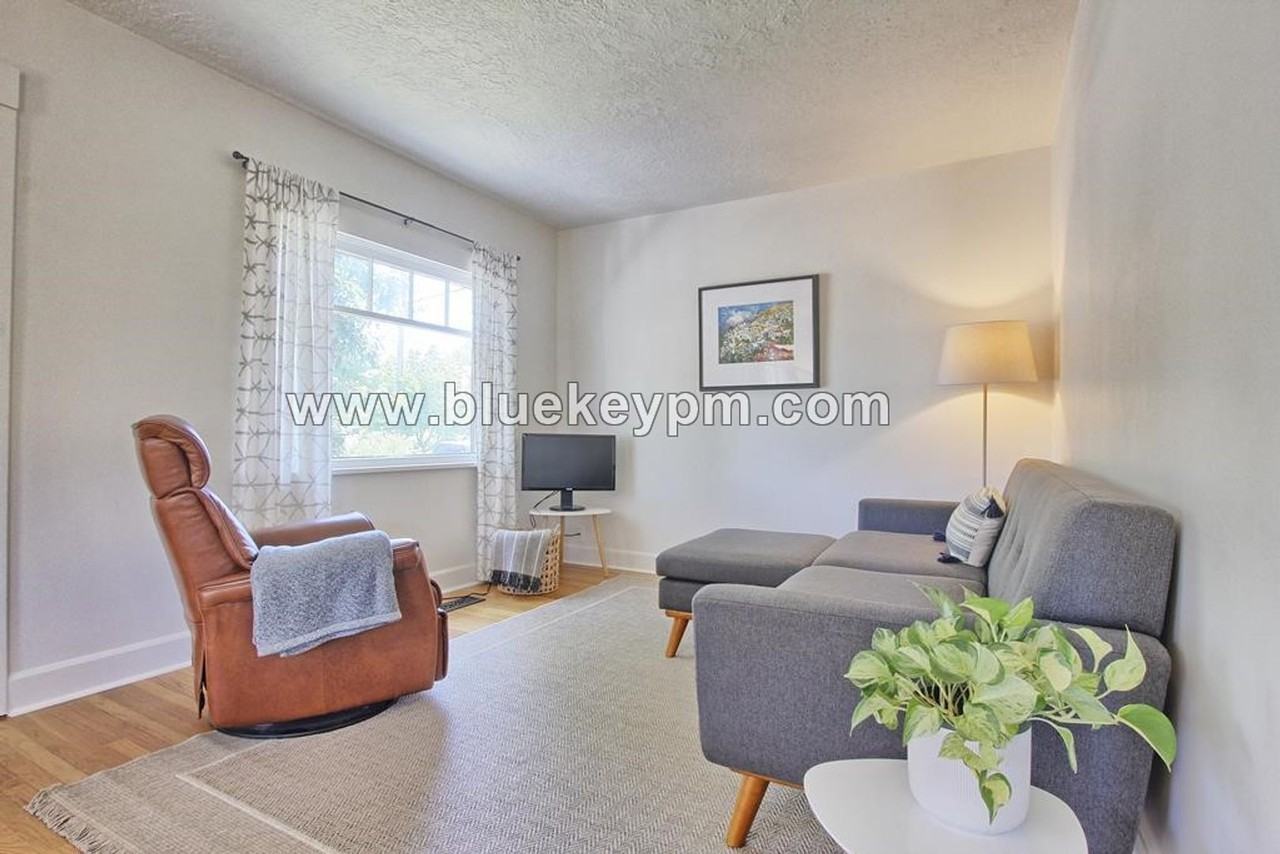 5271 Ne 30th Ave - Photo 3 of 19
