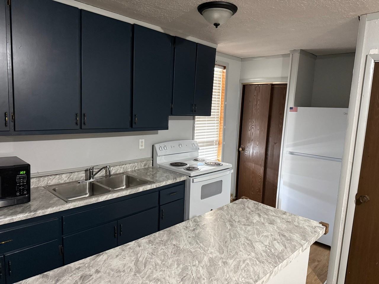 112 W Main St - Photo 2 of 4