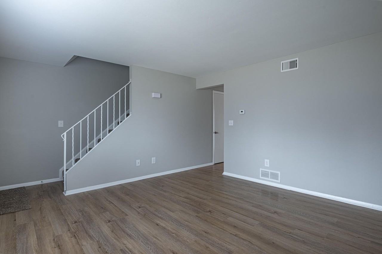 4370 Flowerdale Avenue - Photo 3 of 15